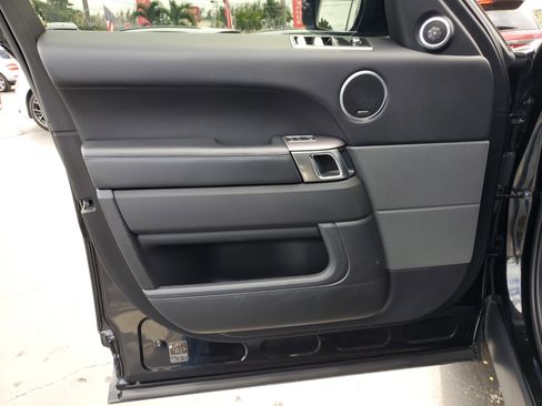 Used 2019 Land Rover Range Rover Sport HSE image 13