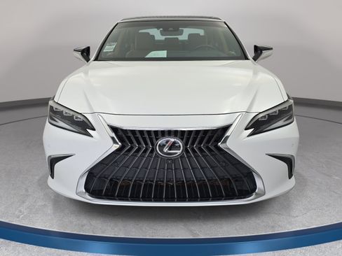 Used 2022 Lexus ES 350 Ultra Luxury w/ Accessory Package 2 FWD image 2