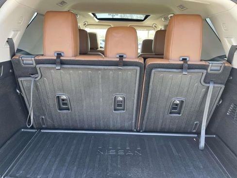 Used 2024 Nissan Pathfinder Platinum image 9