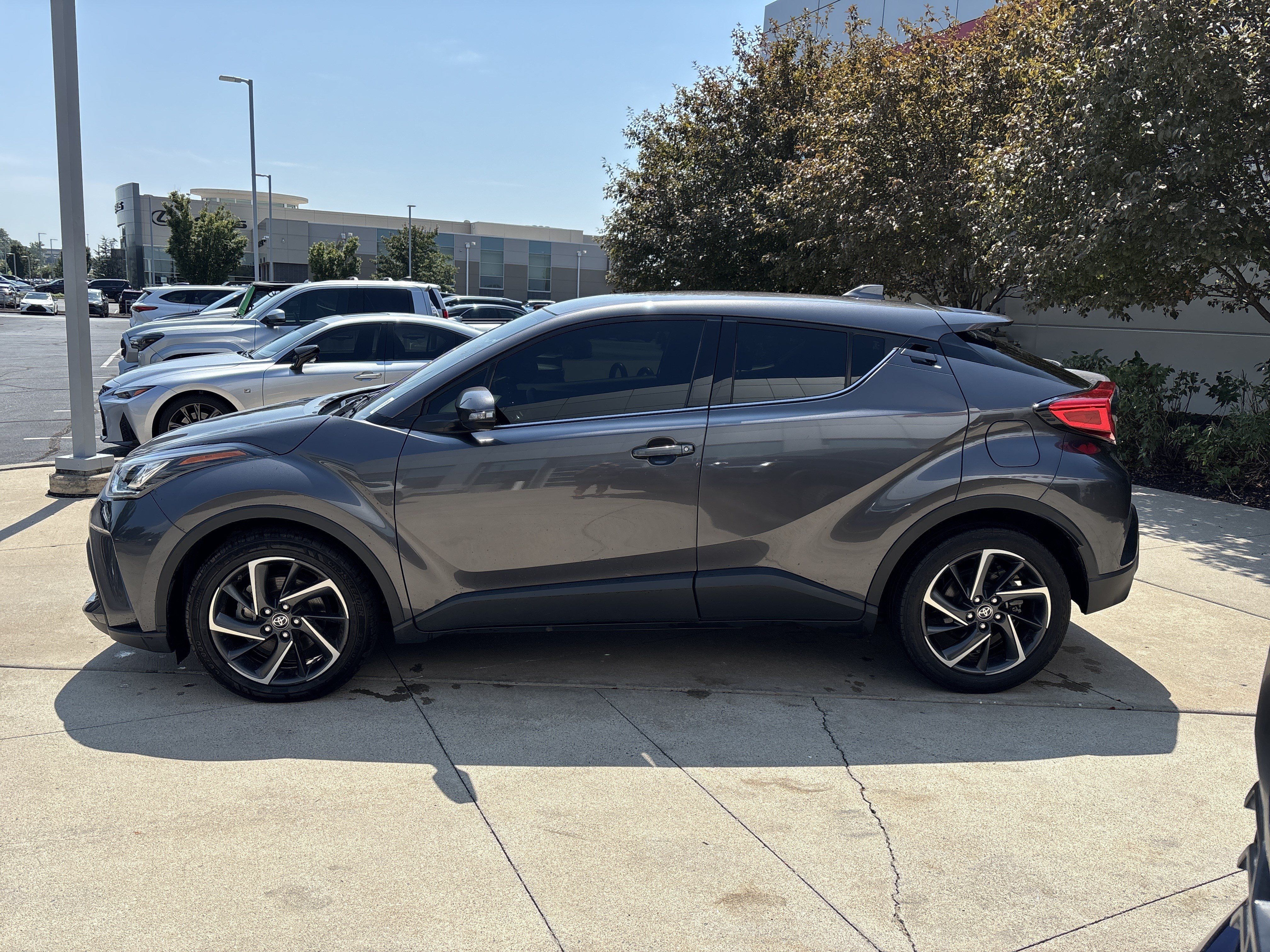Used 2021 Toyota C-HR Limited FWD image 9