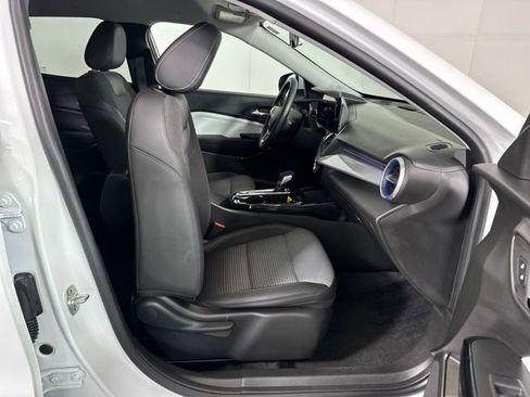 Used 2024 Chevrolet Trax LT w/ Driver Confidence Package image 28