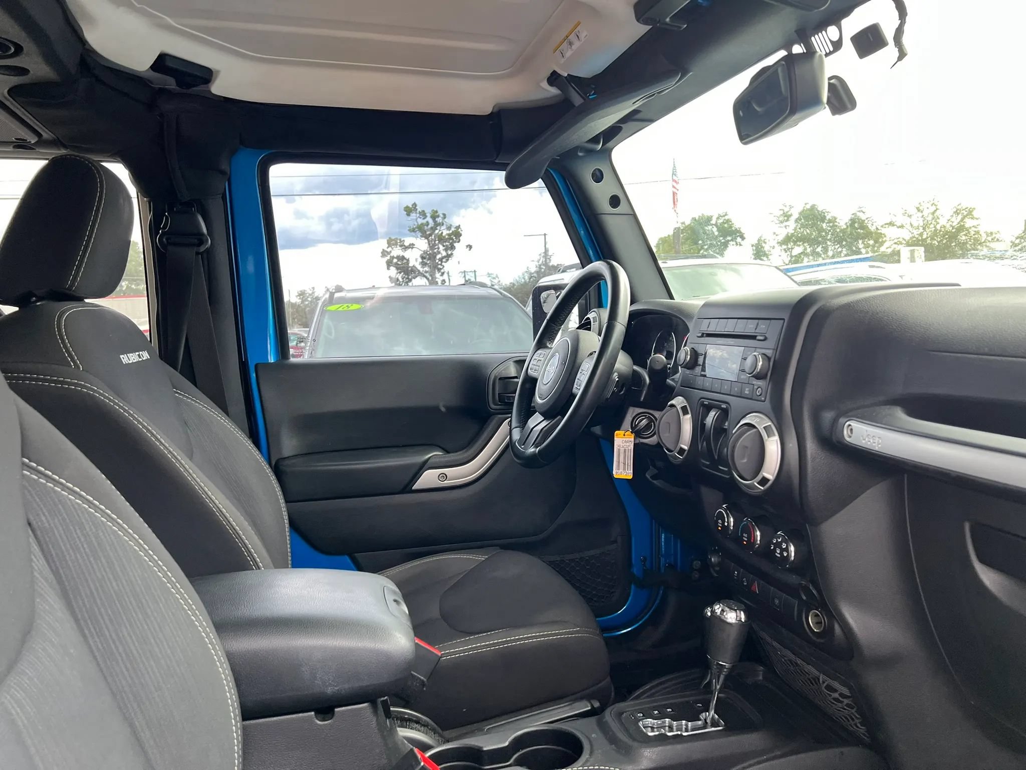 Used 2015 Jeep Wrangler Rubicon w/ Power Convenience Group AWD/4WD image 10