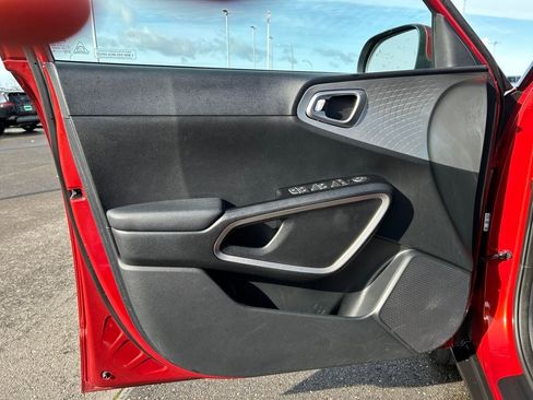 Used 2024 Kia Soul LX w/ Option Group 015 image 12