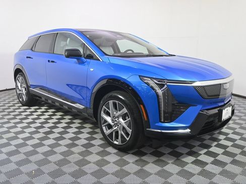 New 2025 Cadillac Optiq Luxury 1 w/ LPO, Floor Liner Package AWD/4WD image 8
