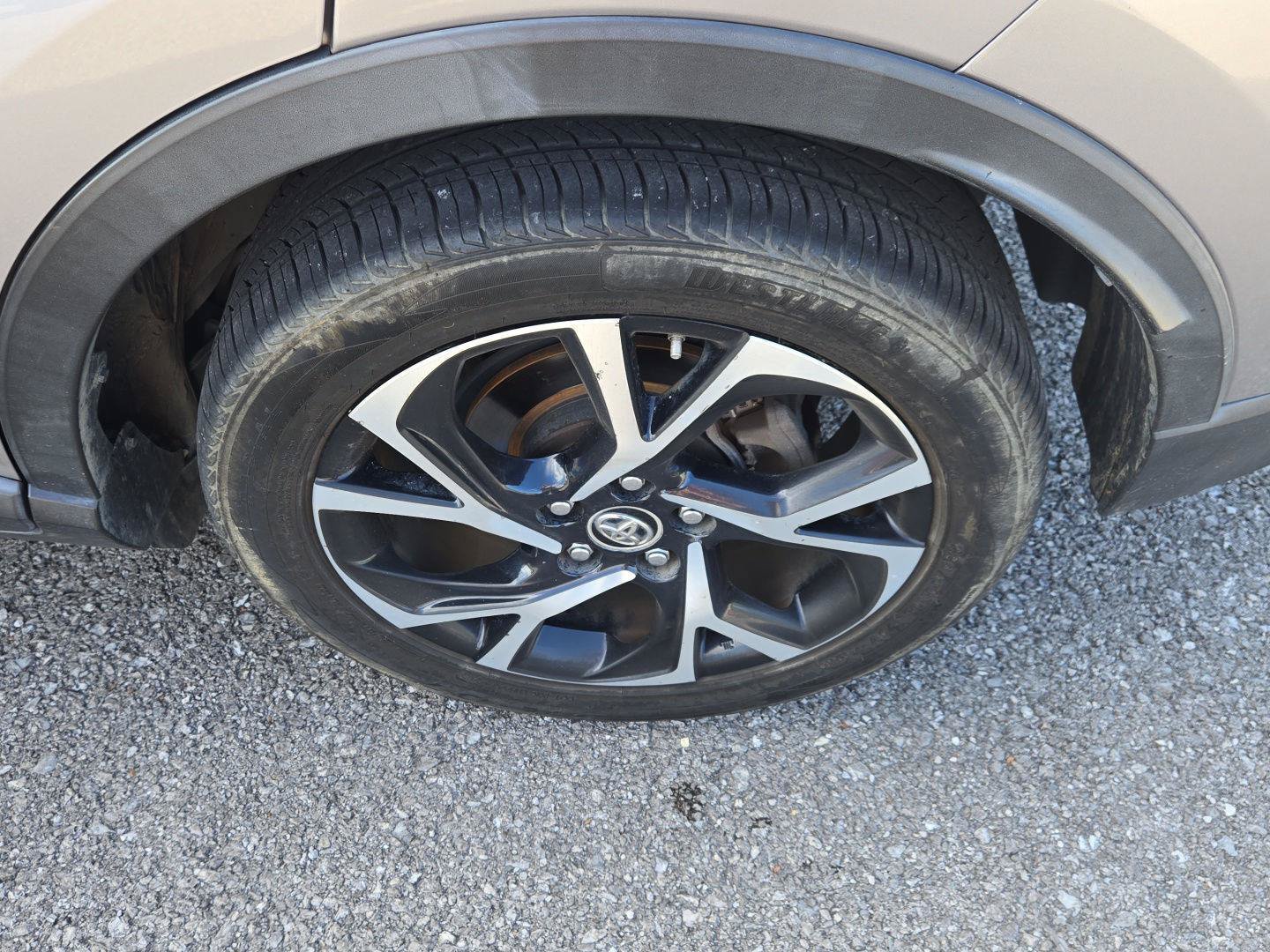 Used 2018 Toyota C-HR XLE FWD image 11