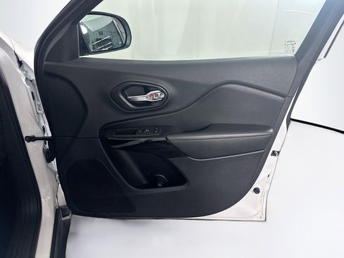 Used 2023 Jeep Cherokee Altitude Lux image 31