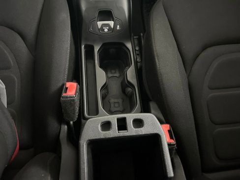 Used 2019 Jeep Renegade Latitude w/ Cold Weather Group image 78