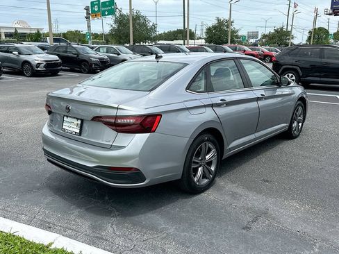 Used 2024 Volkswagen Jetta SE FWD image 5