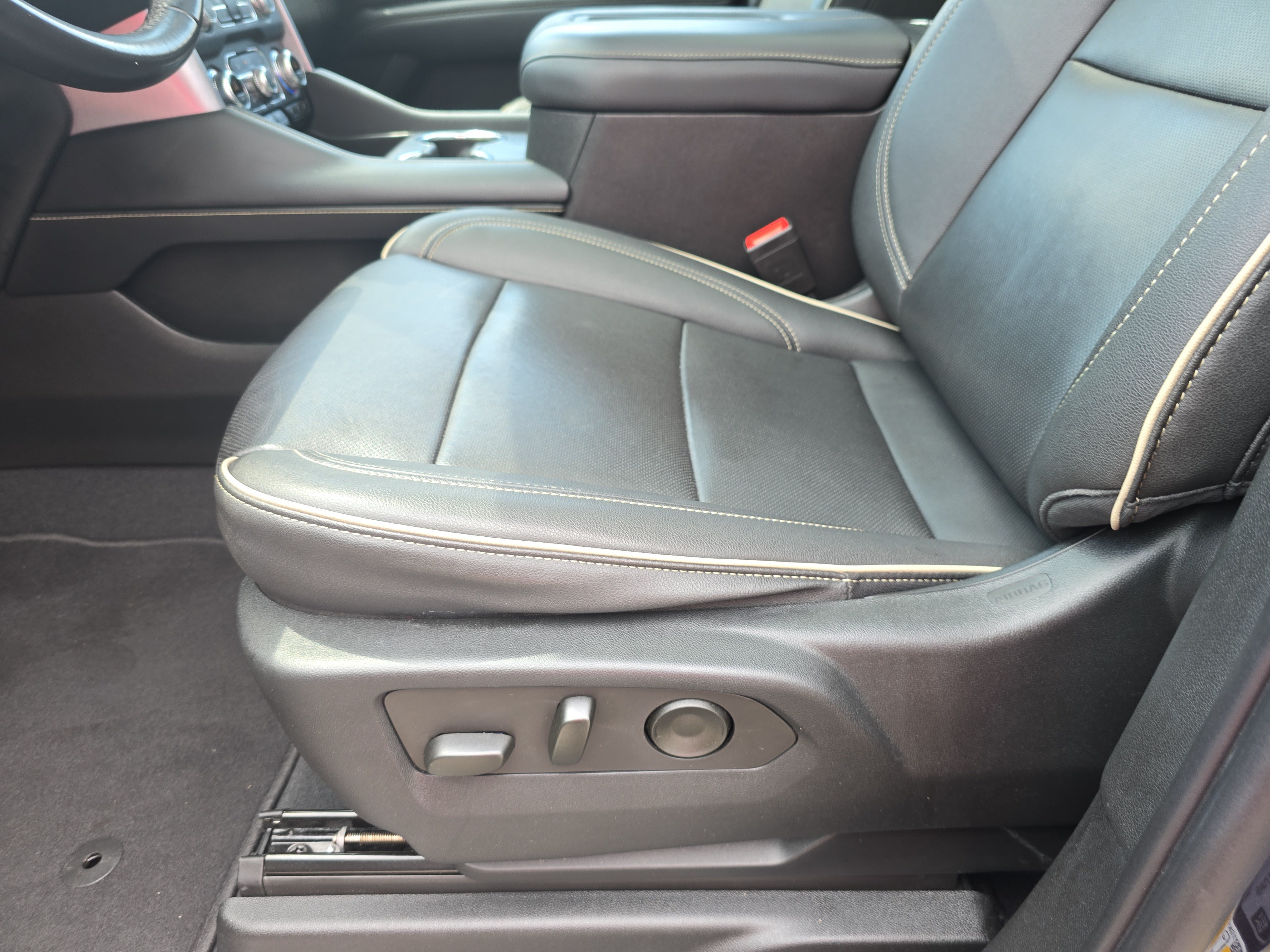 Used 2023 GMC Yukon SLT AWD/4WD image 30