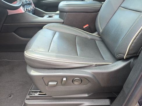 Used 2023 GMC Yukon SLT AWD/4WD image 30