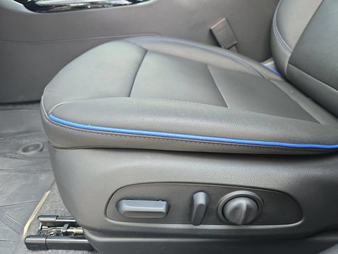 Used 2025 Buick Envista Sport Touring w/ Convenience I Package FWD image 31