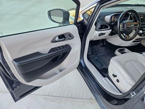 Used 2021 Chrysler Pacifica Touring-L w/ Premium & Safety Sphere Group image 10