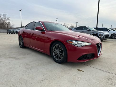 Used 2020 Alfa Romeo Giulia image 3