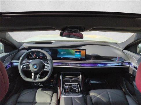 Used 2025 BMW 740i xDrive AWD/4WD image 19