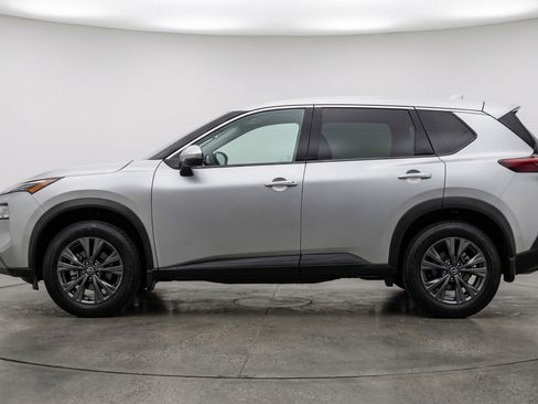 Used 2025 Nissan Rogue SV image 5