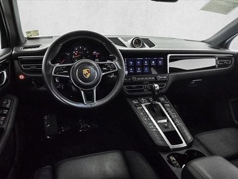 Used 2021 Porsche Macan image 19