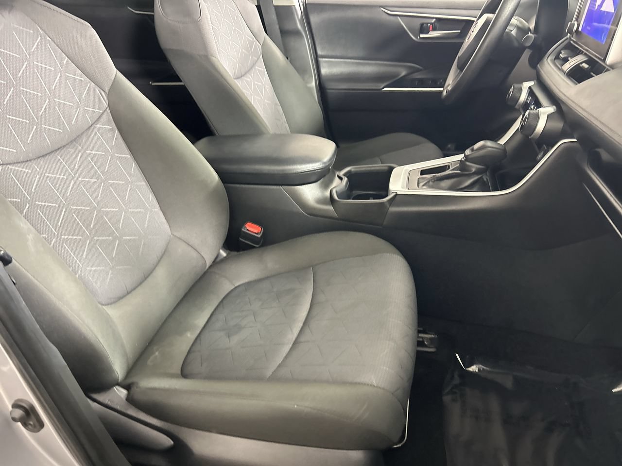 Used 2025 Toyota RAV4 XLE FWD image 26