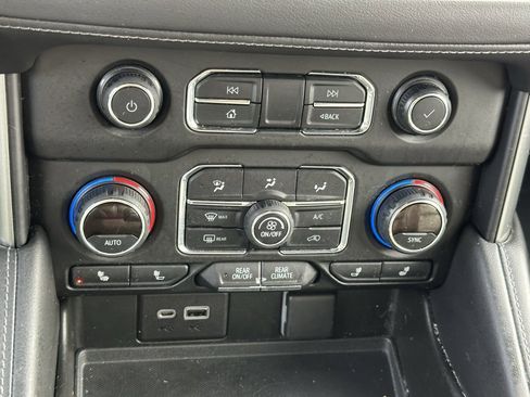 Used 2021 Chevrolet Tahoe LT w/ LT Signature Package image 31