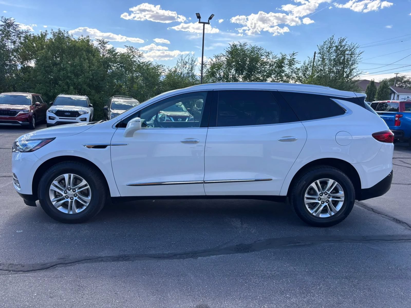 Used 2019 Buick Enclave Essence AWD/4WD image 4