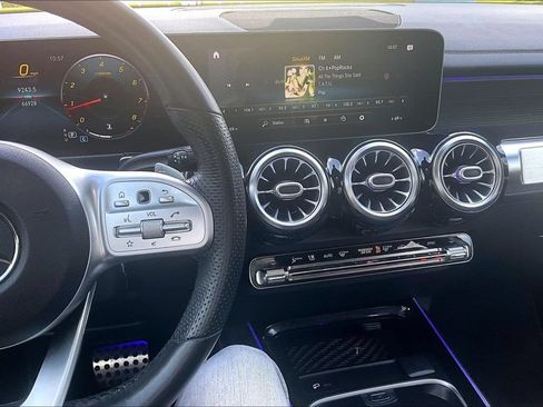 Used 2020 Mercedes-Benz GLB 250 image 28