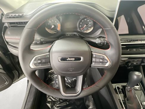 Used 2022 Jeep Compass Trailhawk AWD/4WD image 11
