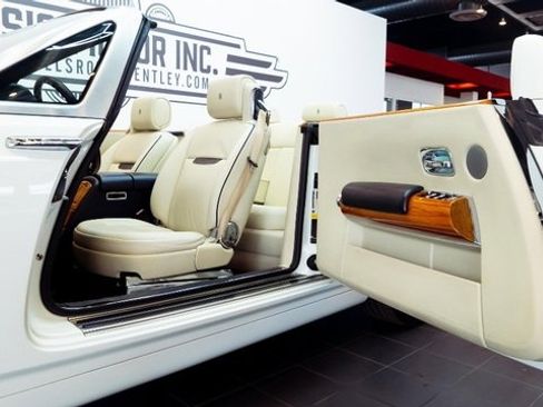 Used 2011 Rolls-Royce Phantom Drophead Coupe image 18
