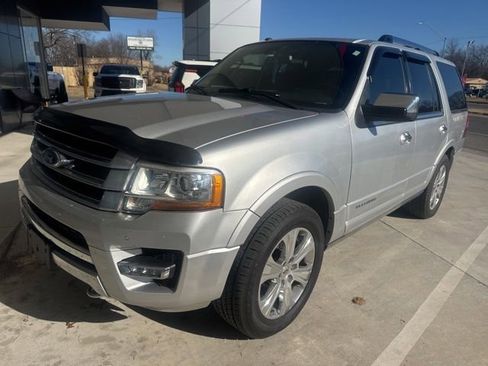 Used 2016 Ford Expedition Platinum image 2
