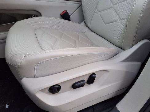 Used 2024 Volkswagen Atlas SE image 10