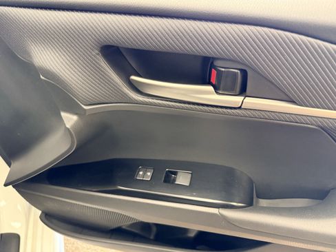 Used 2025 Toyota Camry SE FWD image 29