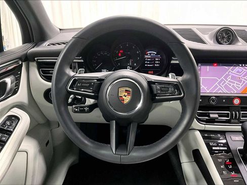 Used 2025 Porsche Macan image 18