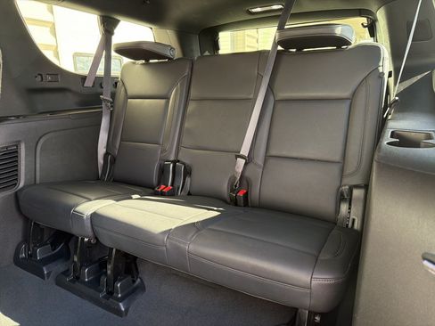 Used 2024 Chevrolet Suburban Z71 AWD/4WD image 13