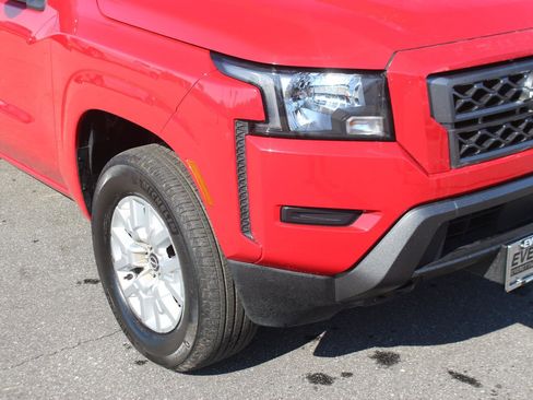 Used 2023 Nissan Frontier SV image 9