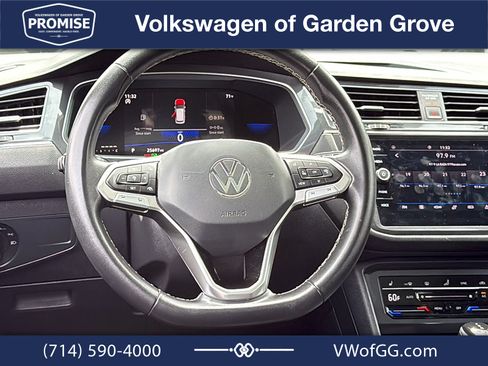 Used 2023 Volkswagen Tiguan SE w/ Panoramic Sunroof Package FWD image 26