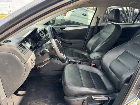 Used 2013 Volkswagen Jetta SE image 40
