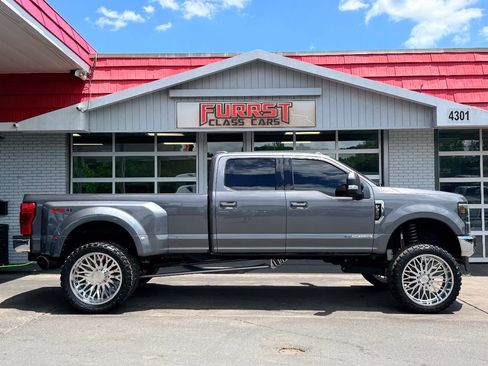 Used 2021 Ford F350 Lariat w/ Lariat Value Package AWD/4WD image 2