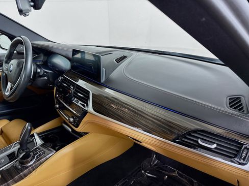 Used 2020 BMW 530e xDrive image 29