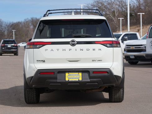 Used 2023 Nissan Pathfinder SV image 4