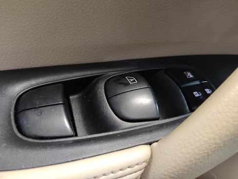 Used 2018 Nissan Rogue SV w/ Sun & Sound Touring Package FWD image 27