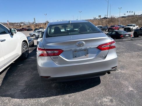 Used 2020 Toyota Camry LE w/ Convenience Package image 5