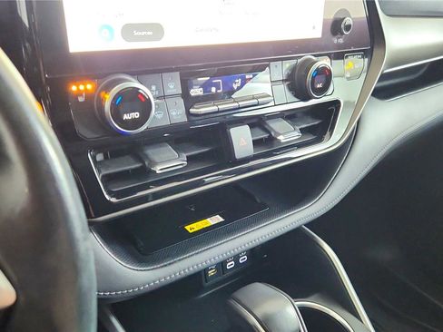 Used 2023 Toyota Highlander XLE image 43