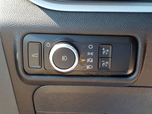 Used 2024 Ford Explorer XLT w/ Equipment Group 202A AWD/4WD image 15