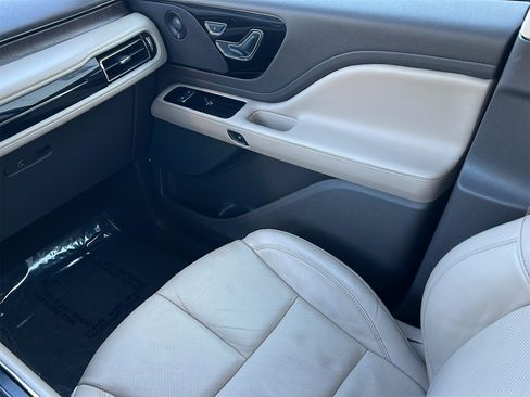 Used 2020 Lincoln Aviator Reserve w/ Equipment Group 201A image 14