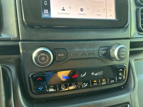 Used 2025 RAM ProMaster 2500 w/ Convenience Group FWD image 33