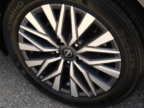 Used 2024 Nissan Altima 2.5 SV FWD image 8