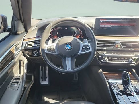 Used 2021 BMW 530i w/ M Sport Package RWD image 11