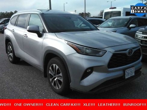 Used 2023 Toyota Highlander XLE image 1