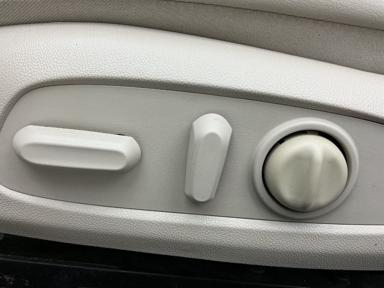 Used 2017 Buick LaCrosse Essence w/ Sun and Shade Package FWD image 39