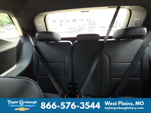New 2026 Chevrolet Traverse LT w/ Sun and Wheel Package FWD image 32
