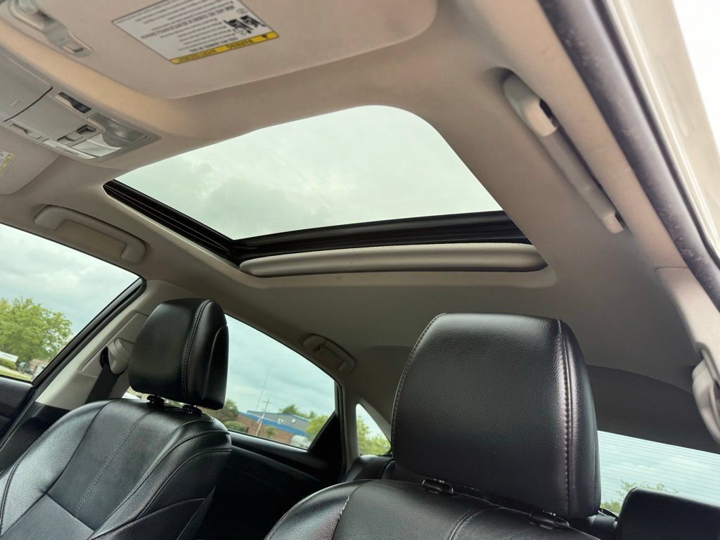 Used 2016 Toyota Avalon XLE Plus w/ Preferred Accessory Package FWD image 11