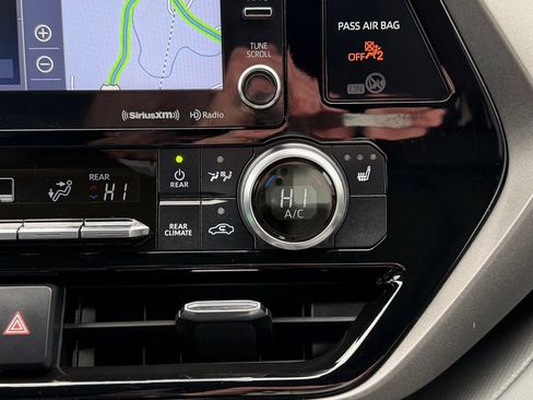 Used 2022 Toyota Highlander XLE image 20